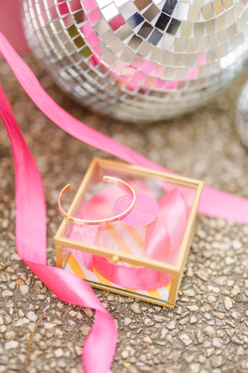 rose ruban gris marron préparatifs